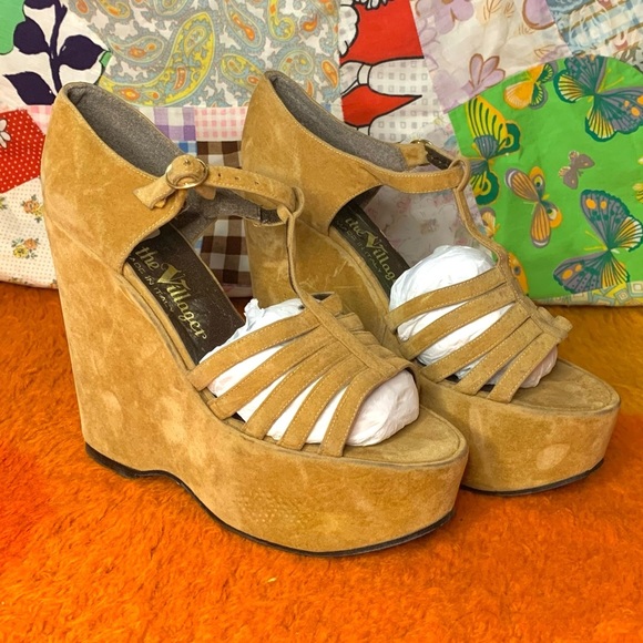 True Vintage 70s Golden Velvet Platform Sandals Size 7.5/8 - Picture 1 of 6